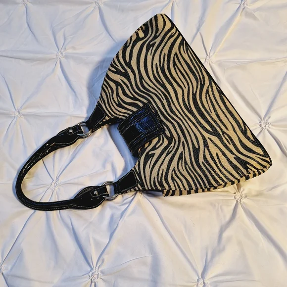 LINEAR ZEBRA SHOULDER BAG - Picture 6 of 13